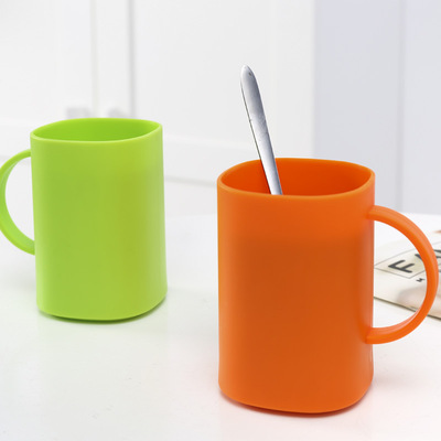 时尚创意彩色带手柄家用塑料水杯 广告礼品杯子牛奶杯可定制