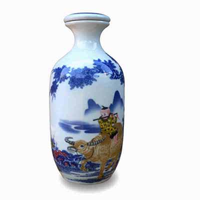 <b>白泥釉中彩青花牧童酒瓶</b>