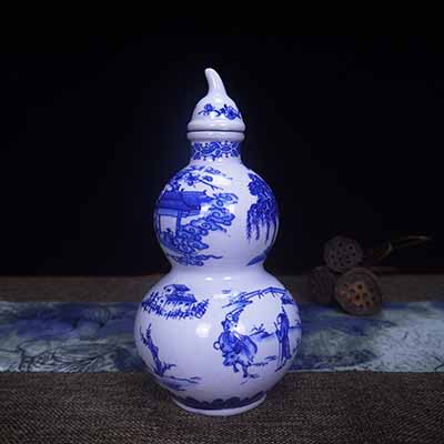 <b>青花瓷葫芦酒瓶</b>