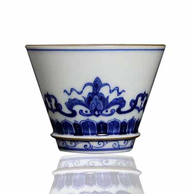 手绘青花陶瓷品茗杯个人杯