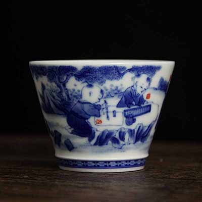 手绘青花品茗杯