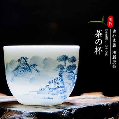 <b>手绘青花瓷山水主题杯</b>