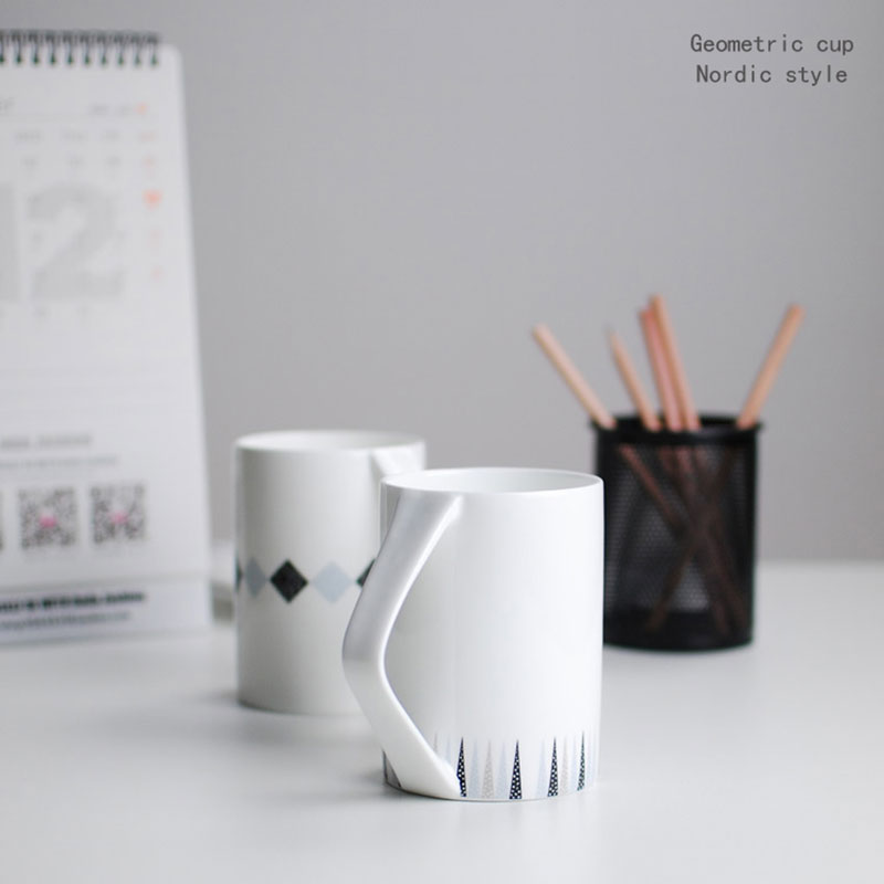 <b>简约骨瓷马克杯</b>